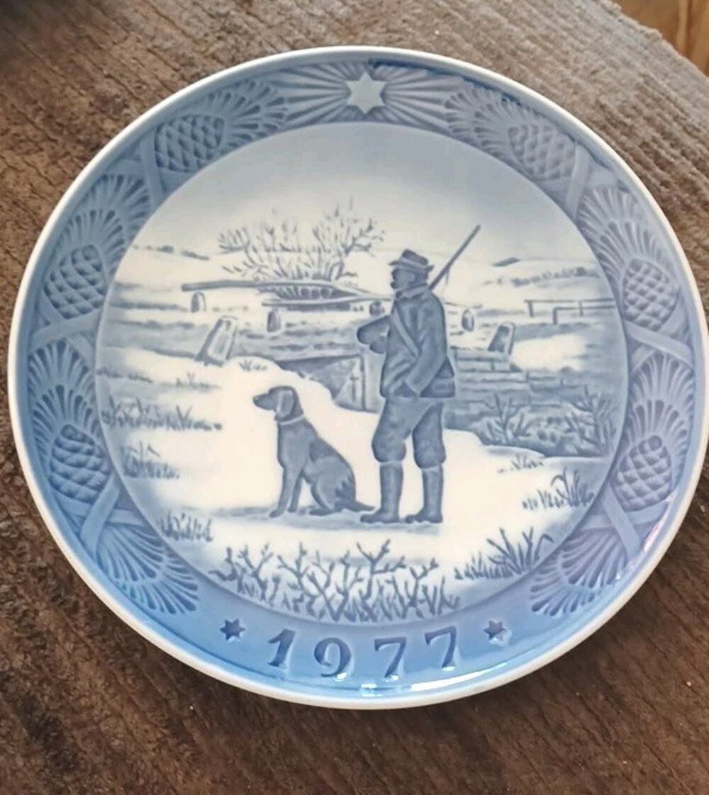 Royal Copenhagen Plate Wall Hanging Hunter & Dog 1977